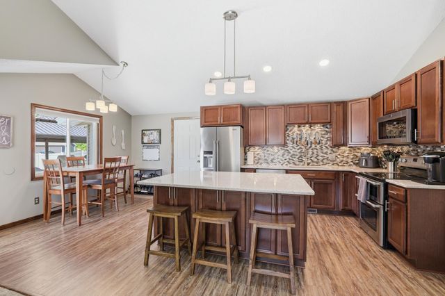 8220 208th Street W, Lakeville, MN 55044