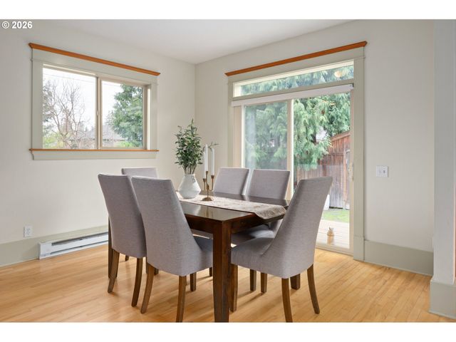 2455 EMERALD Aly, Eugene, OR 97403