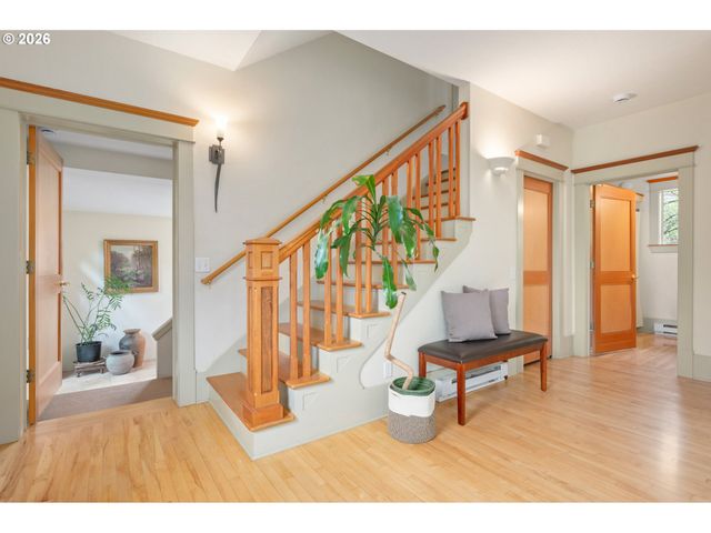 2455 EMERALD Aly, Eugene, OR 97403