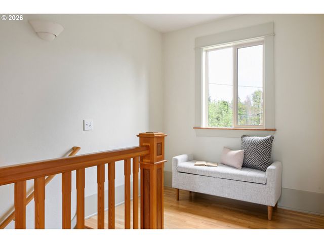 2455 EMERALD Aly, Eugene, OR 97403