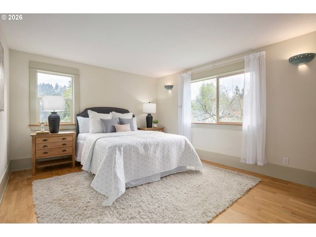 2455 EMERALD Aly, Eugene, OR 97403