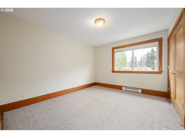 2455 EMERALD Aly, Eugene, OR 97403