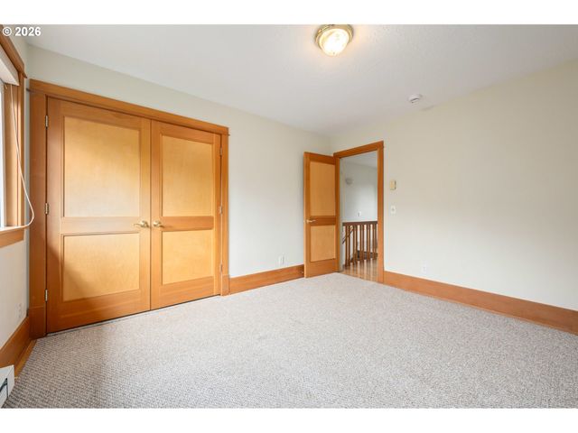 2455 EMERALD Aly, Eugene, OR 97403