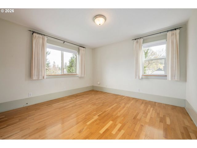 2455 EMERALD Aly, Eugene, OR 97403