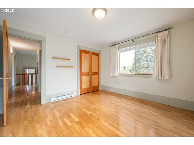 2455 EMERALD Aly, Eugene, OR 97403