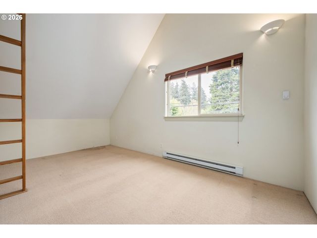 2455 EMERALD Aly, Eugene, OR 97403