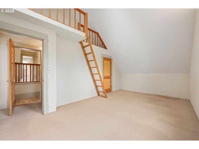 2455 EMERALD Aly, Eugene, OR 97403