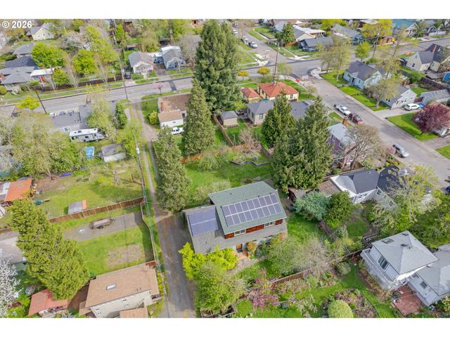 2455 EMERALD Aly, Eugene, OR 97403