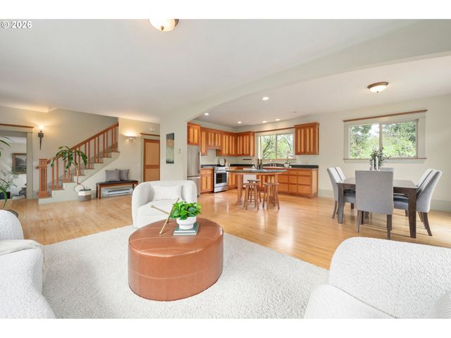 2455 EMERALD Aly, Eugene, OR 97403