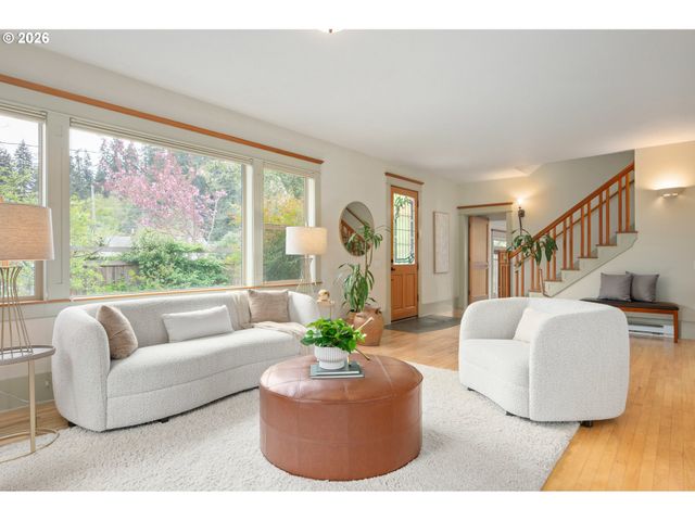 2455 EMERALD Aly, Eugene, OR 97403