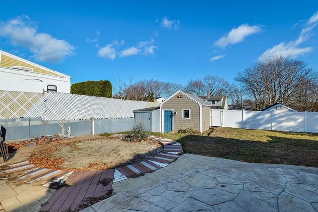 325 Park Ave, New Bedford, MA 02745