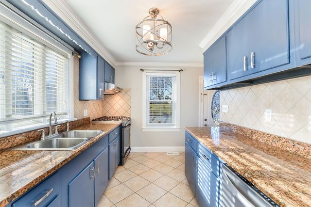 325 Park Ave, New Bedford, MA 02745