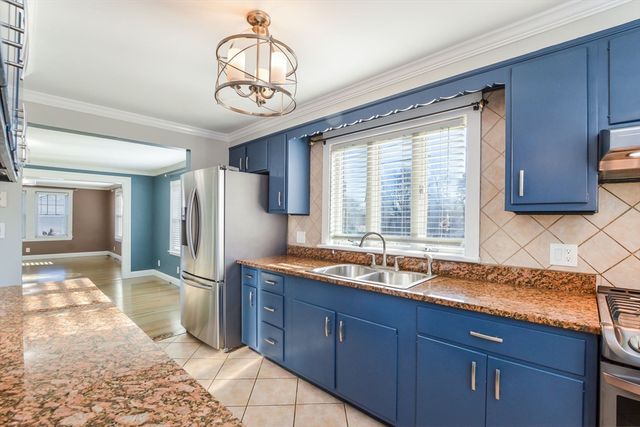 325 Park Ave, New Bedford, MA 02745