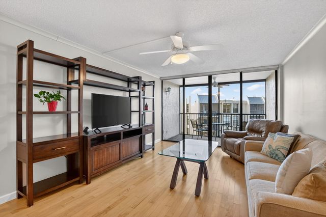 20 Royal Palm Way 602, Boca Raton, FL 33432