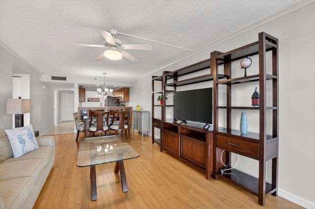 20 Royal Palm Way 602, Boca Raton, FL 33432