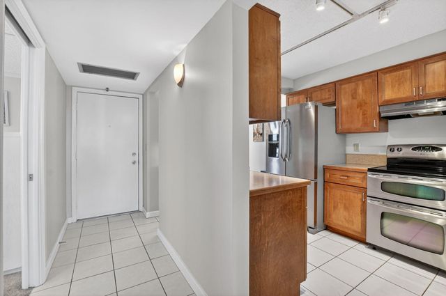 20 Royal Palm Way 602, Boca Raton, FL 33432