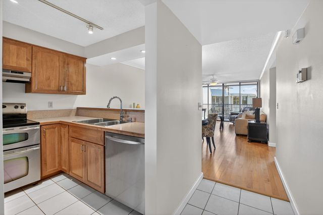 20 Royal Palm Way 602, Boca Raton, FL 33432