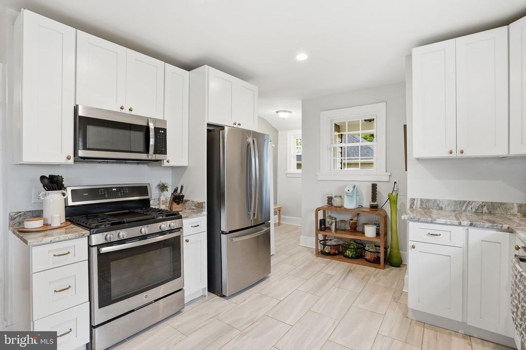 Image 12 of property listing at 4127 KATHLAND AVE, Baltimore, MD 21207