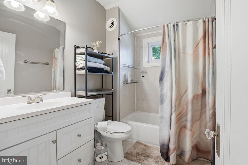 Image 28 of property listing at 4127 KATHLAND AVE, Baltimore, MD 21207