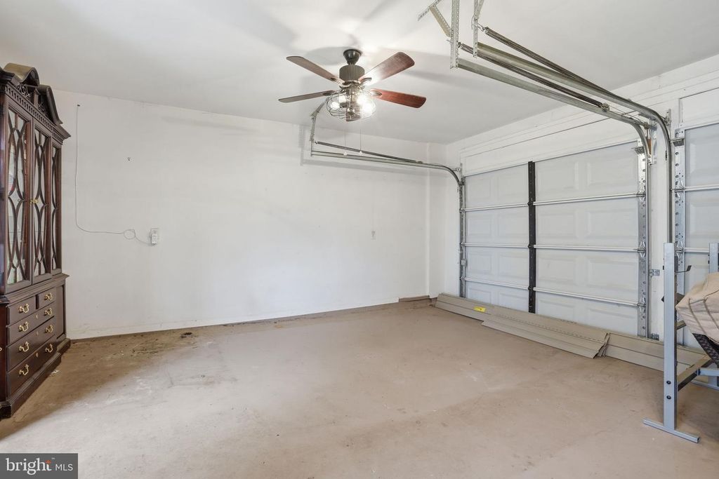 Image 33 of property listing at 4127 KATHLAND AVE, Baltimore, MD 21207