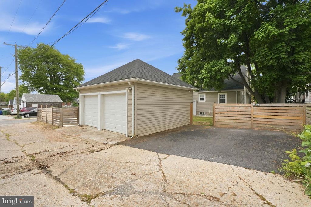 Image 38 of property listing at 4127 KATHLAND AVE, Baltimore, MD 21207