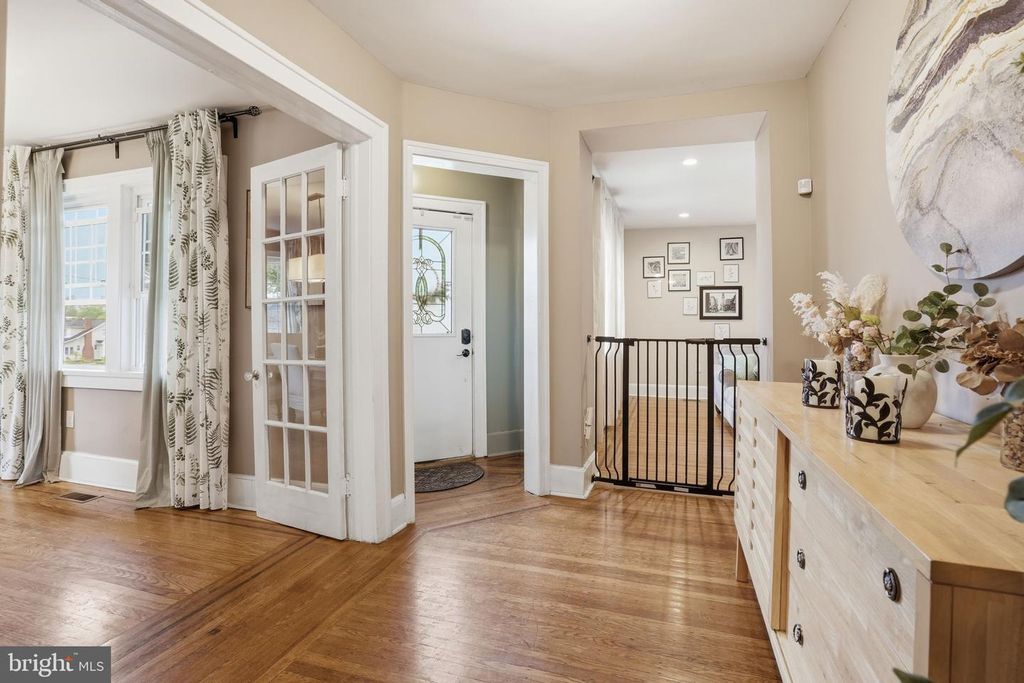 Image 5 of property listing at 4127 KATHLAND AVE, Baltimore, MD 21207