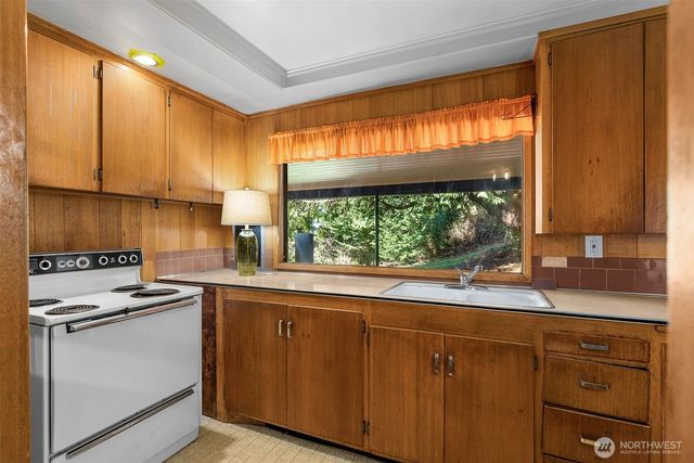 2521 103rd Avenue SE, Bellevue, WA 98004