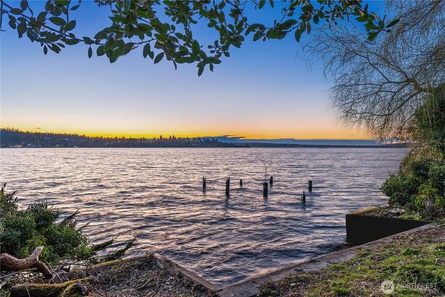 2521 103rd Avenue SE, Bellevue, WA 98004