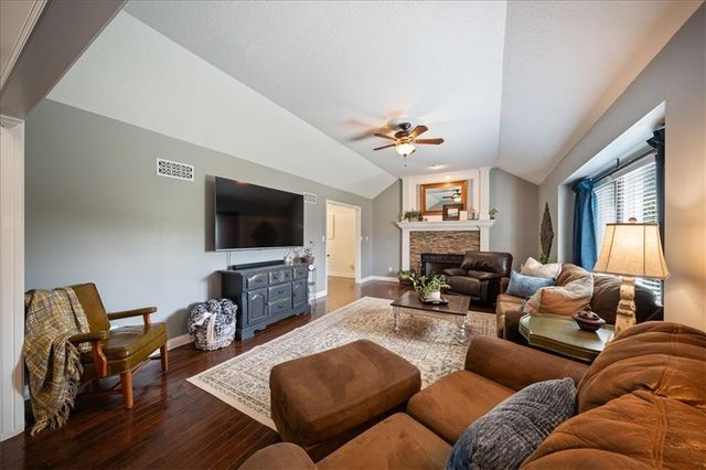 502 Sugarland Drive, Pleasant Hill, MO 64080