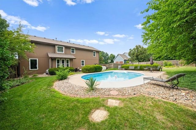 502 Sugarland Drive, Pleasant Hill, MO 64080