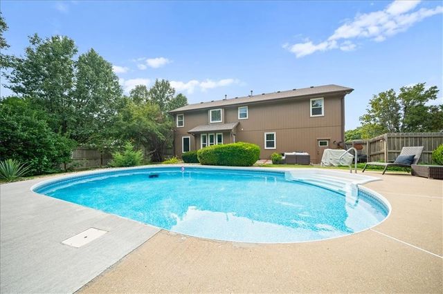 502 Sugarland Drive, Pleasant Hill, MO 64080