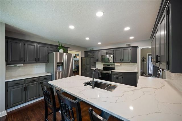502 Sugarland Drive, Pleasant Hill, MO 64080