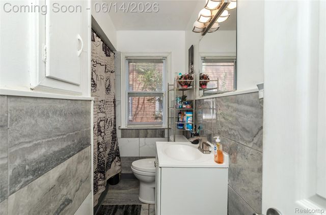 20308 Gilchrist Street, Detroit, MI 48235