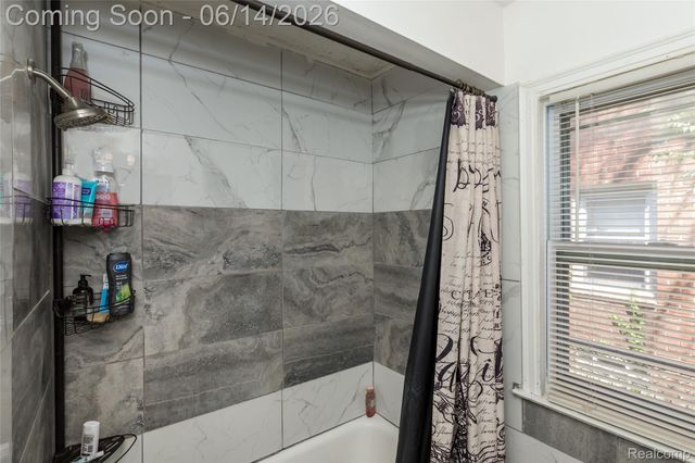20308 Gilchrist Street, Detroit, MI 48235