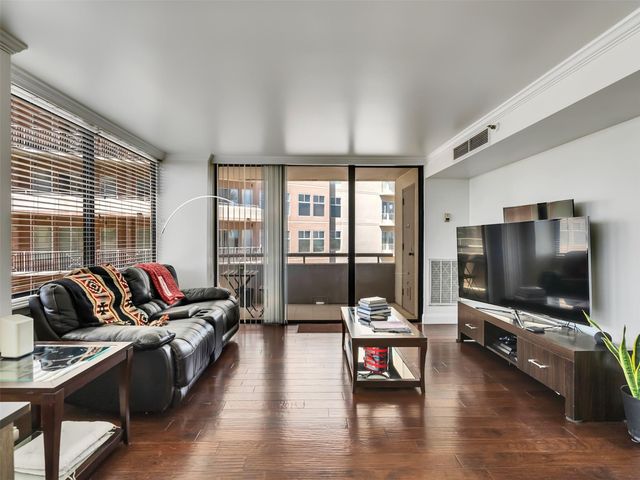 3525 Sage Road 1210, Houston, TX 77056