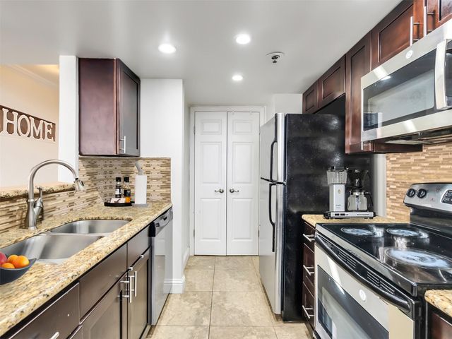 3525 Sage Road 1210, Houston, TX 77056
