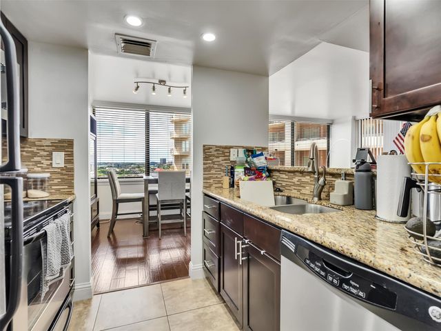 3525 Sage Road 1210, Houston, TX 77056
