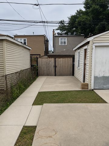 4925 W Henderson Street G, Chicago, IL 60641
