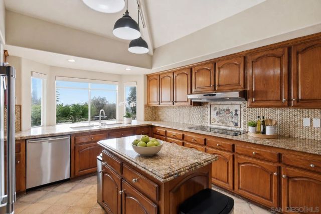 3548 Rosa Way, Fallbrook, CA 92028