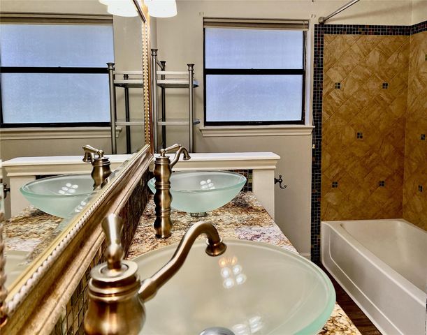 7010 Dallas DR, Austin, TX 78729