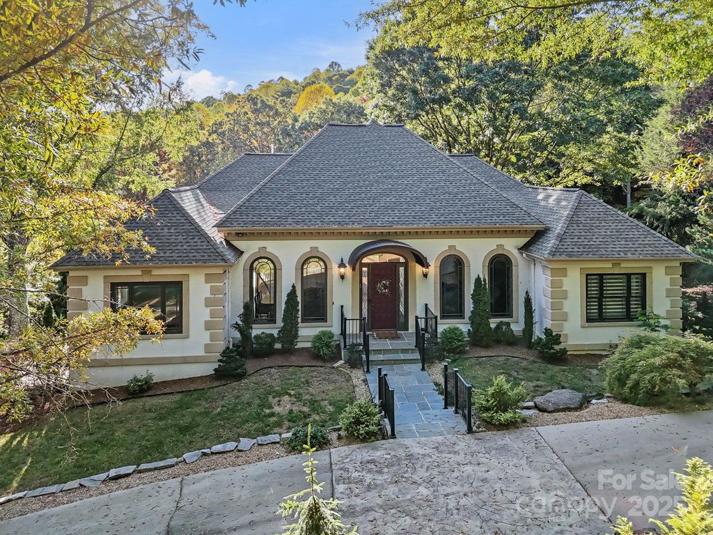 31 Ridge Drive S, Hendersonville, NC 28739