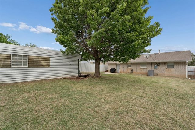 804 NW 8th Street, Moore, OK 73160