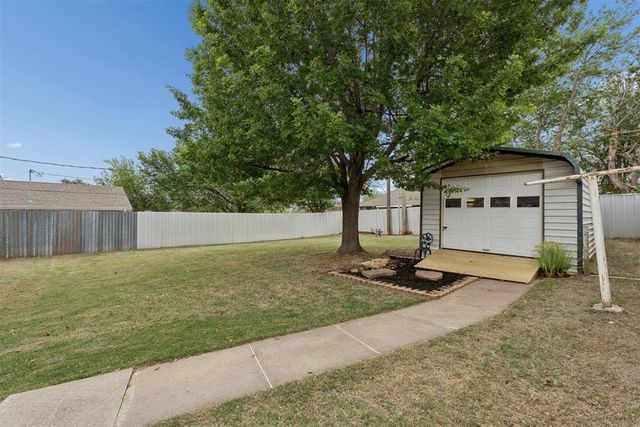 804 NW 8th Street, Moore, OK 73160