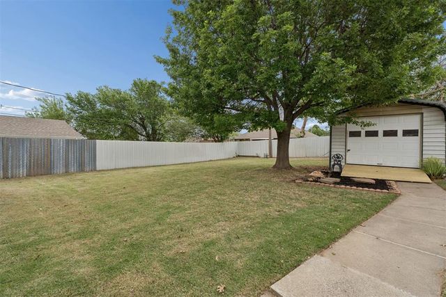 804 NW 8th Street, Moore, OK 73160