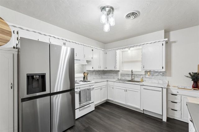 804 NW 8th Street, Moore, OK 73160