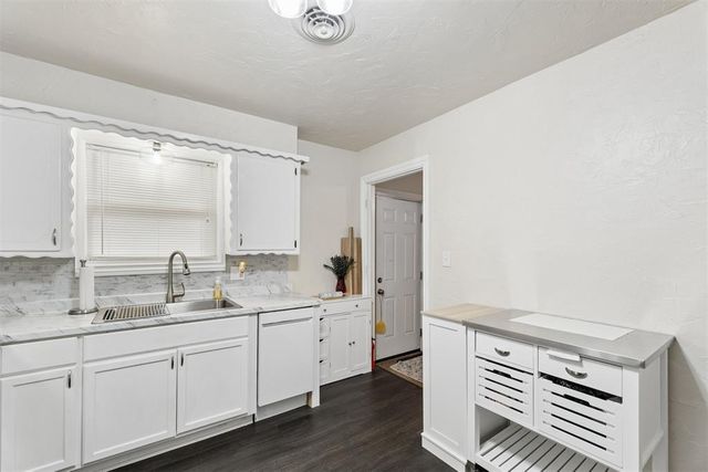 804 NW 8th Street, Moore, OK 73160