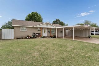 804 NW 8th Street, Moore, OK 73160