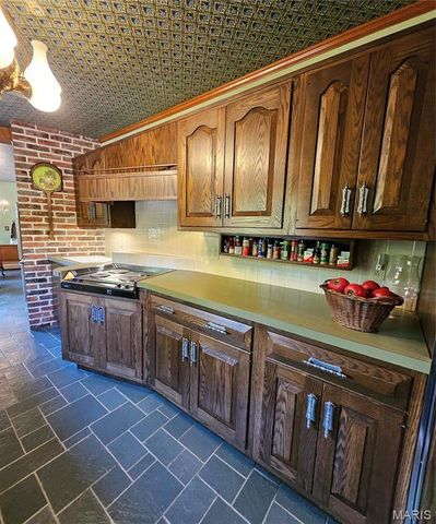 1 Meadowbrook Heights, Hannibal, MO 63401