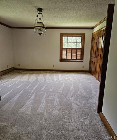 1 Meadowbrook Heights, Hannibal, MO 63401