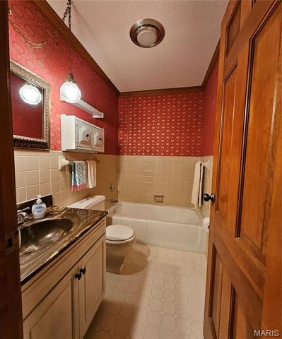 1 Meadowbrook Heights, Hannibal, MO 63401